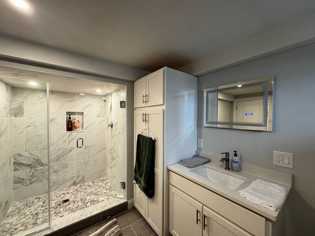 33 Hamilton St 1, Medford, MA 02155