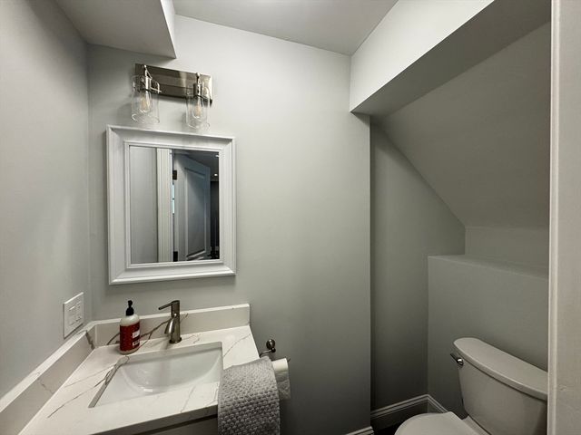 33 Hamilton St 1, Medford, MA 02155
