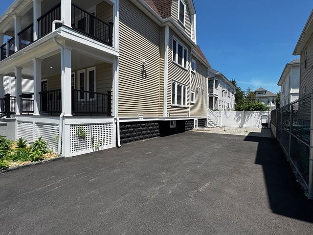 33 Hamilton St 1, Medford, MA 02155