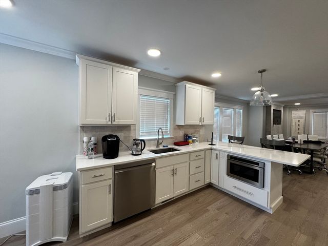 33 Hamilton St 1, Medford, MA 02155