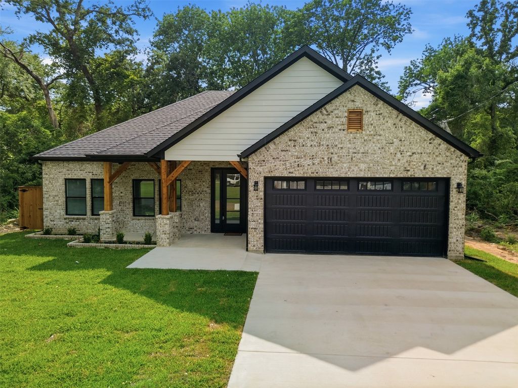 429 Waterboard Drive, Trinidad, TX 75163