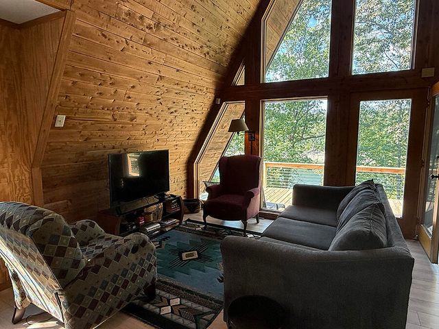 992 Stonegate Drive, Burnside, KY 42519