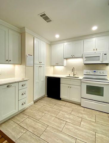 666 Main St 315, Winchester, MA 01890