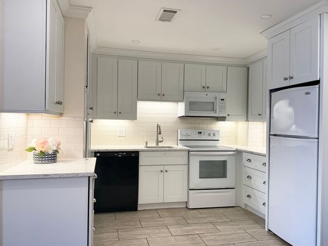 666 Main St 315, Winchester, MA 01890