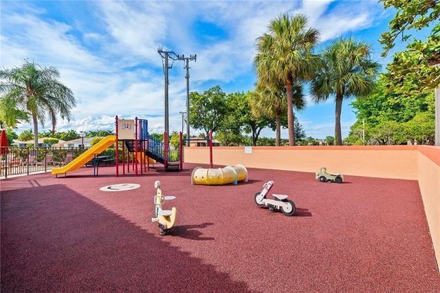 45 Columbia Court, Deerfield Beach, FL 33442