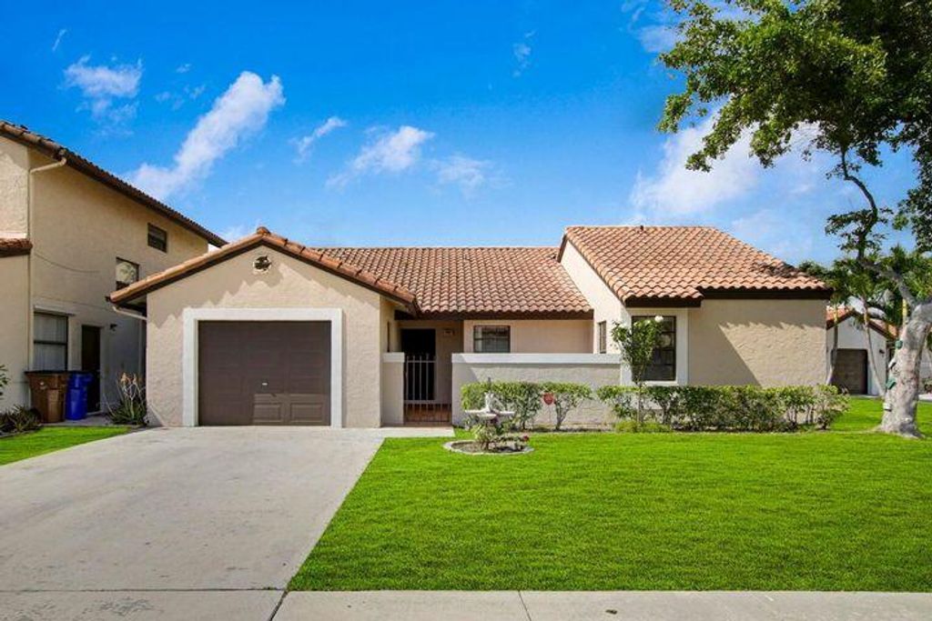 45 Columbia Court, Deerfield Beach, FL 33442