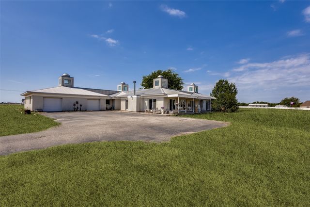 77 Hidden Lakes Boulevard, Gunter, TX 75058
