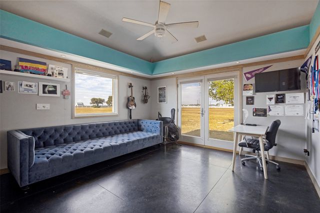 77 Hidden Lakes Boulevard, Gunter, TX 75058