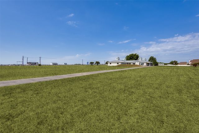 77 Hidden Lakes Boulevard, Gunter, TX 75058