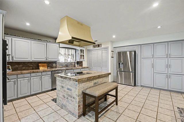 969 Three Skillet Road, Springtown, TX 76082