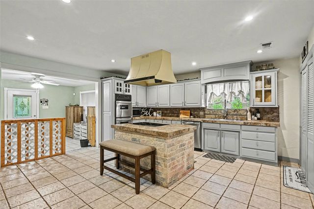 969 Three Skillet Road, Springtown, TX 76082