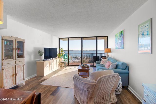 211 Arendell Street 401 Leeward Harbor, Morehead City, NC 28557