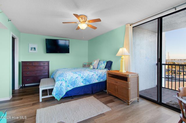 211 Arendell Street 401 Leeward Harbor, Morehead City, NC 28557