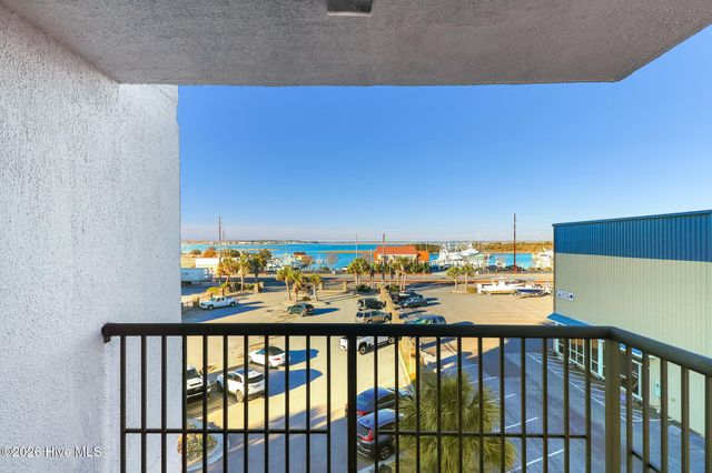 211 Arendell Street 401 Leeward Harbor, Morehead City, NC 28557