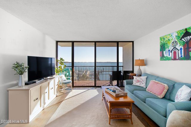 211 Arendell Street 401 Leeward Harbor, Morehead City, NC 28557