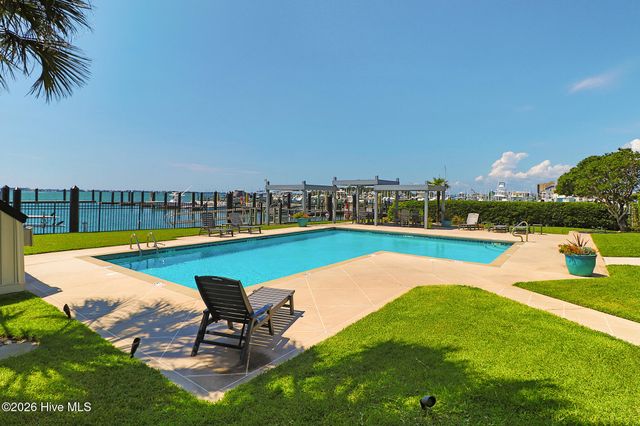 211 Arendell Street 401 Leeward Harbor, Morehead City, NC 28557