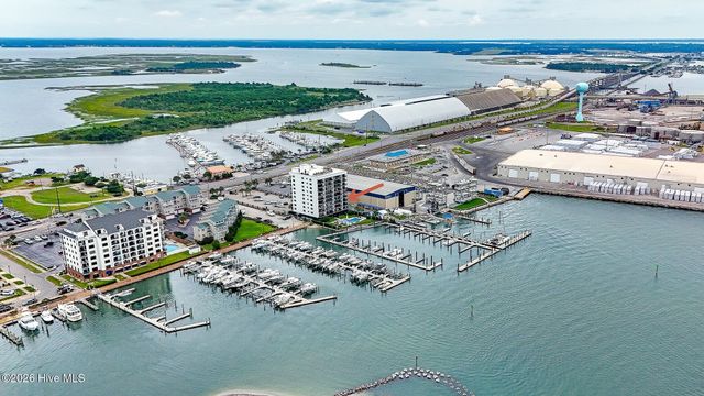 211 Arendell Street 401 Leeward Harbor, Morehead City, NC 28557