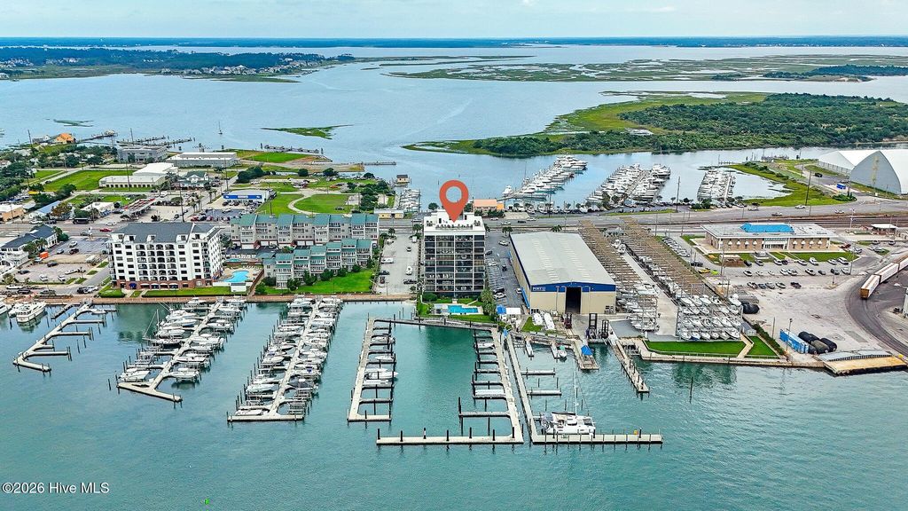 211 Arendell Street 401 Leeward Harbor, Morehead City, NC 28557