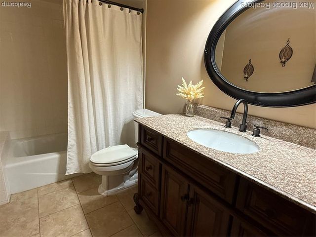 4231 Foxpointe Drive, West Bloomfield, MI 48323