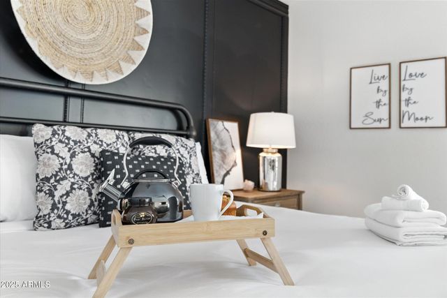 1568 E CANYON Way, Chandler, AZ 85249