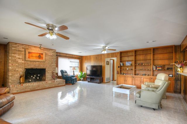 307 Westway Dr, Kerrville, TX 78028