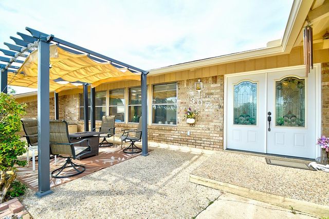 307 Westway Dr, Kerrville, TX 78028