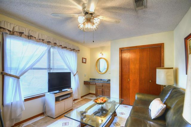 307 Westway Dr, Kerrville, TX 78028