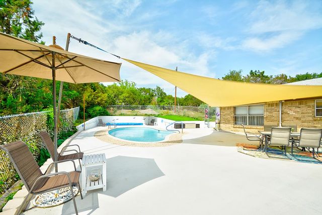 307 Westway Dr, Kerrville, TX 78028