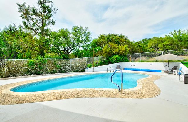 307 Westway Dr, Kerrville, TX 78028