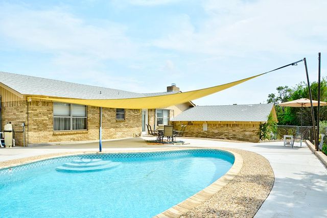 307 Westway Dr, Kerrville, TX 78028