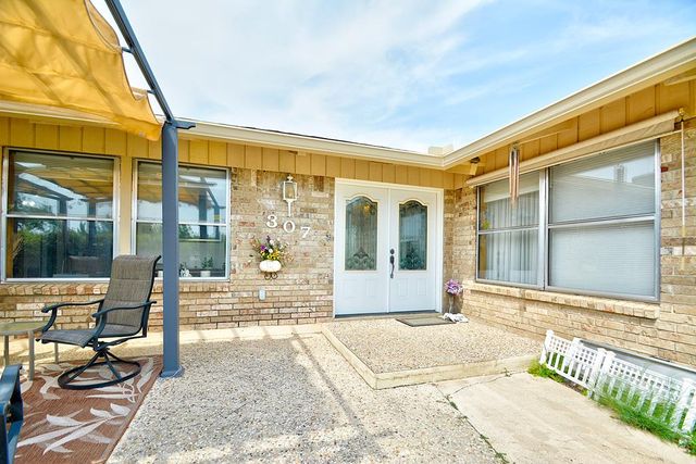 307 Westway Dr, Kerrville, TX 78028