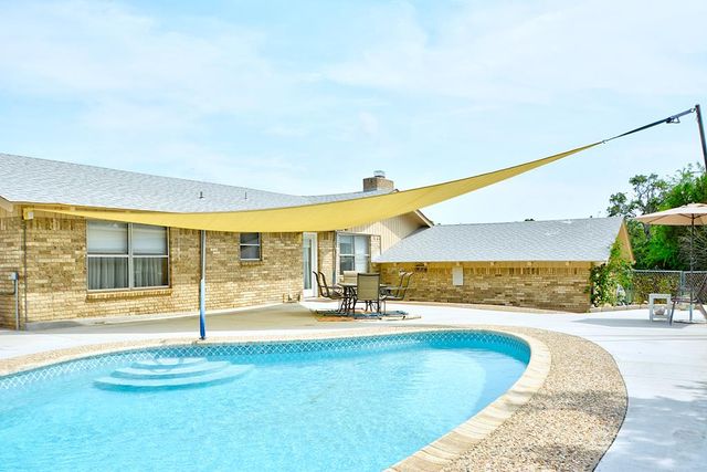 307 Westway Dr, Kerrville, TX 78028