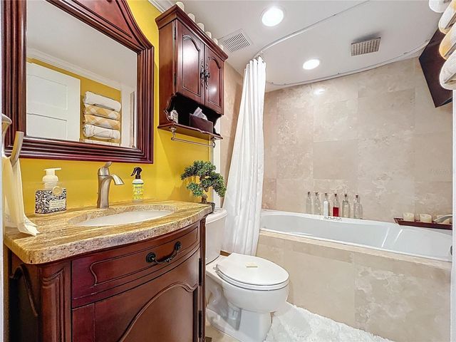 1200 COUNTRY CLUB DR 5404, Largo, FL 33771