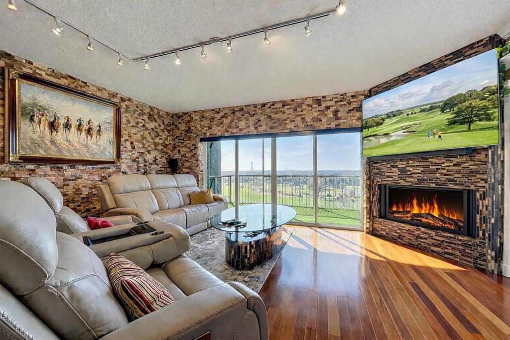 Image 1 of property listing at 1200 COUNTRY CLUB DR 5404, Largo, FL 33771