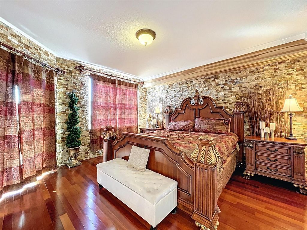 Image 15 of property listing at 1200 COUNTRY CLUB DR 5404, Largo, FL 33771