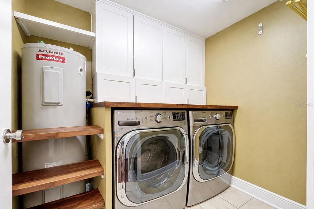 Image 22 of property listing at 1200 COUNTRY CLUB DR 5404, Largo, FL 33771