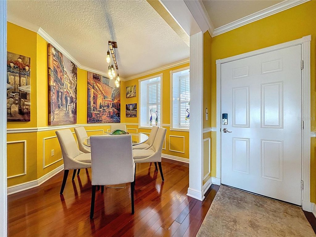 Image 5 of property listing at 1200 COUNTRY CLUB DR 5404, Largo, FL 33771