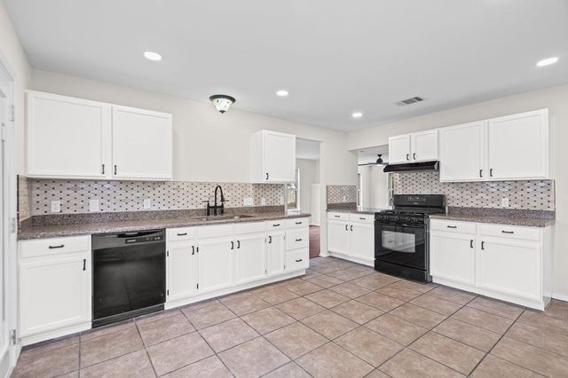 1810 Summer Rain DR, Cedar Park, TX 78613