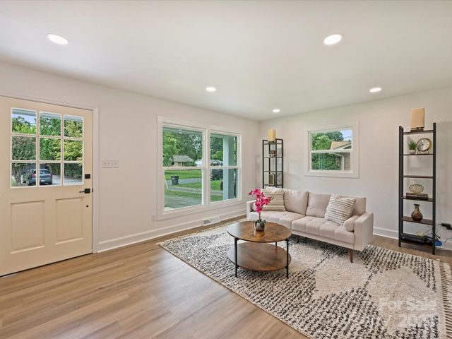 1426 Larkfield Lane, Charlotte, NC 28210