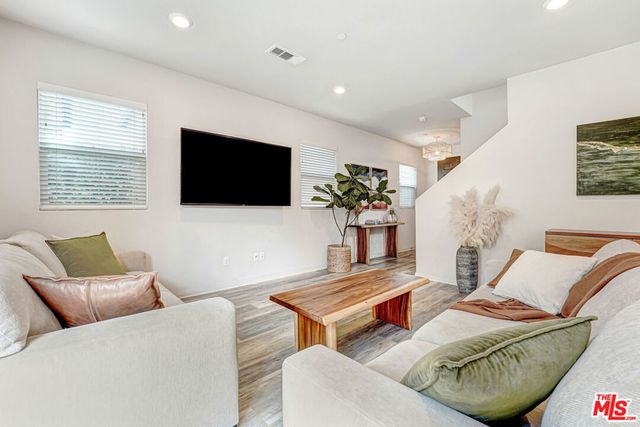 11809 Vienna Lane, Los Angeles, CA 90047