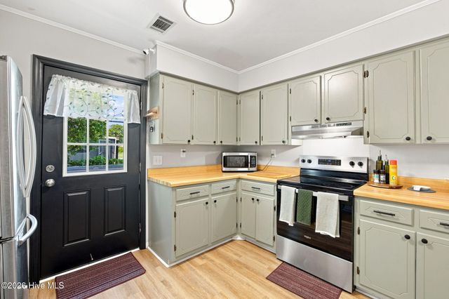 209 Cathay Road, Wilmington, NC 28412