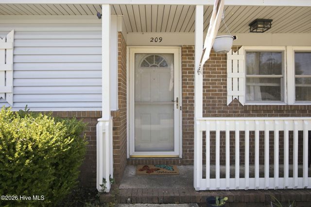 209 Cathay Road, Wilmington, NC 28412