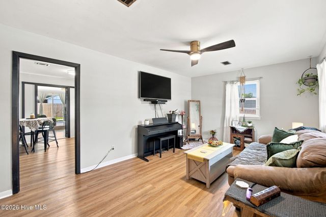 209 Cathay Road, Wilmington, NC 28412