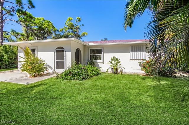 3628 Tropical Point DR, St James City, FL 33956