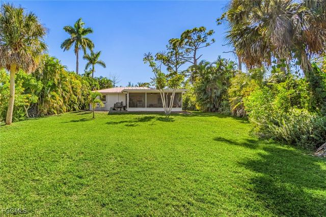 3628 Tropical Point DR, St James City, FL 33956