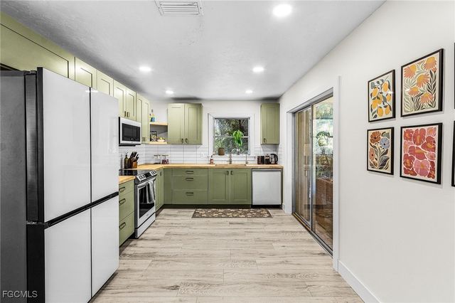 3628 Tropical Point DR, St James City, FL 33956