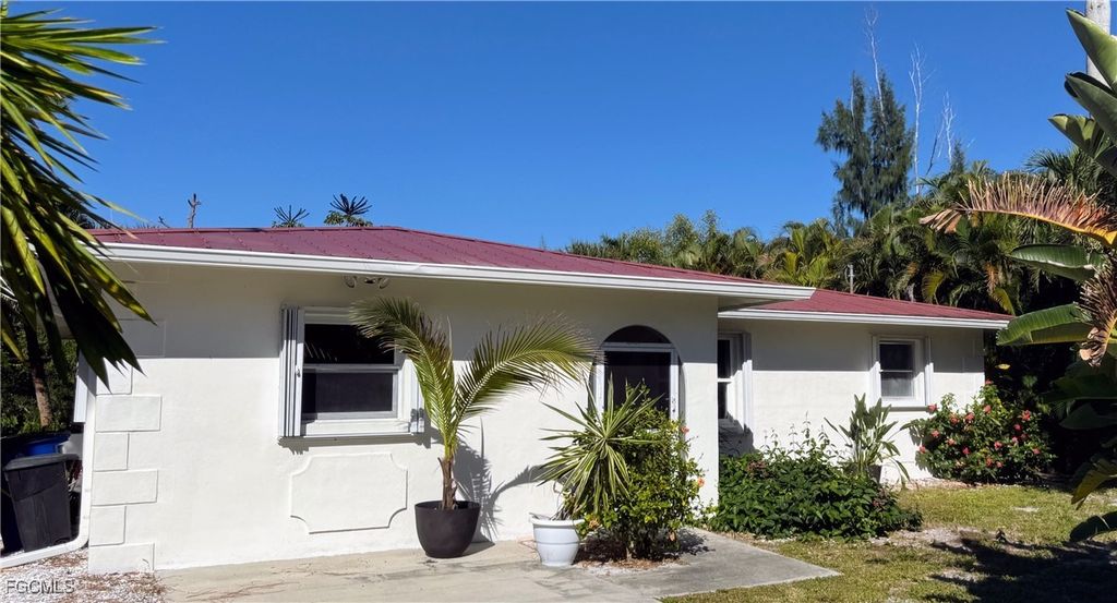 3628 Tropical Point DR, St James City, FL 33956