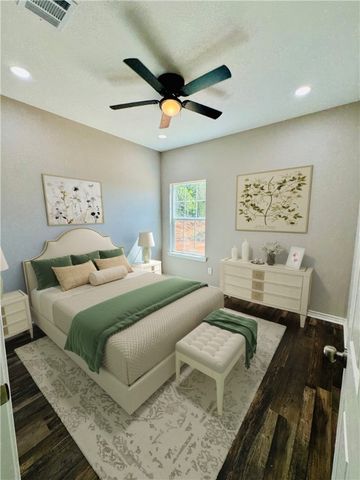 122 East Crestway Street, Hearne, TX 77859