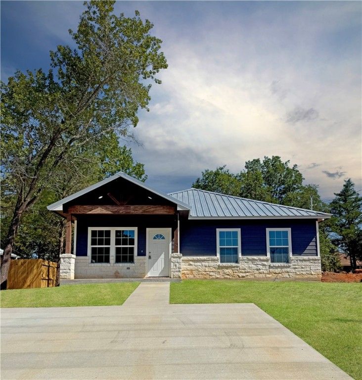 122 East Crestway Street, Hearne, TX 77859