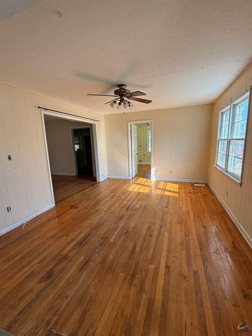 145 Edmondson Circle, Cochran, GA 31014